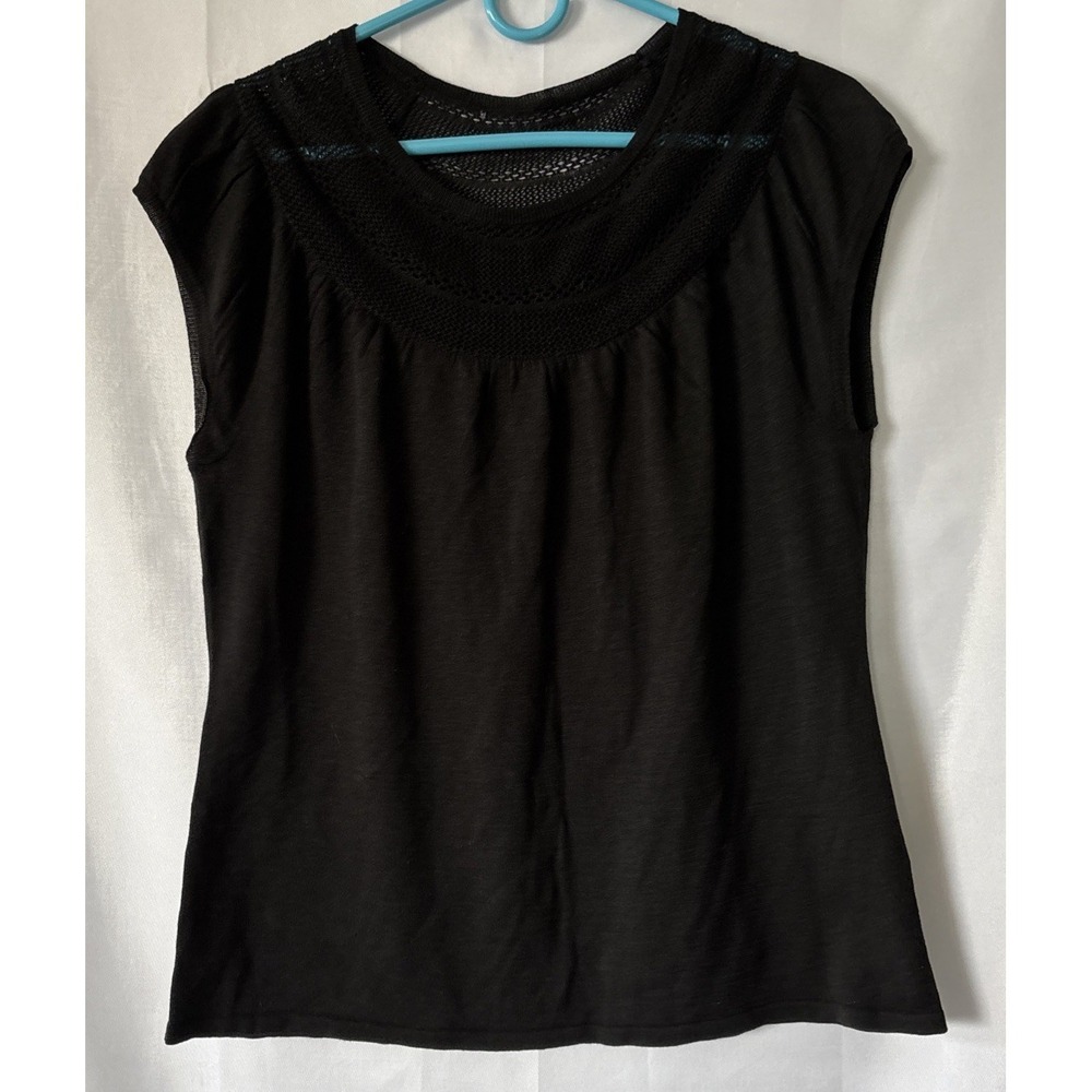 Women's Black Lightweight Sweater Shirt Sleeveless 70% Silk Crocheted Neckline M